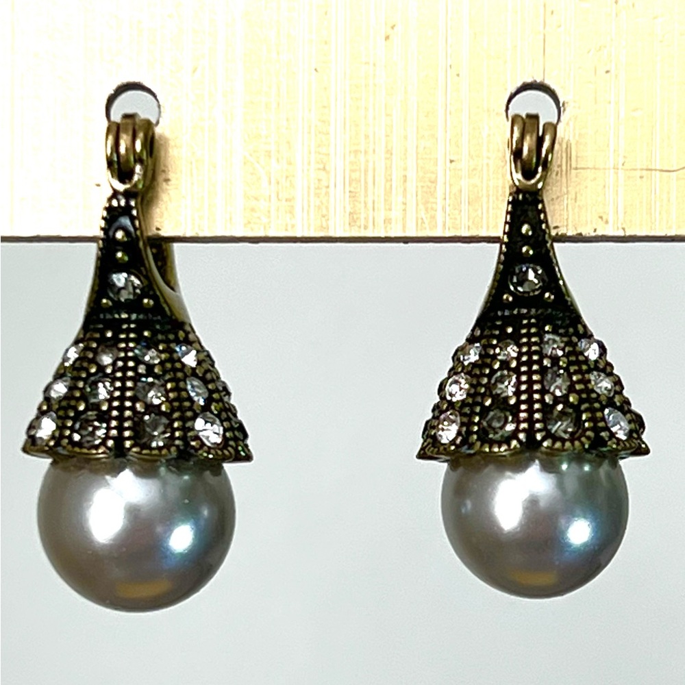 Heidi Daus Hugger Vintage/unworn crystals earrings